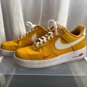 NIKE WOMEN'S AIR FORCE 1 LOW 40TH ANNIVERSARY 'YELLOW OCHRE'